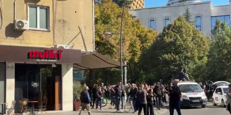 Sot, dita e katërt e protestës në kryeqytet, nis grumbullimi i protestuesve në Sheshin Skënderbej