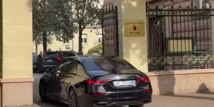 Sot mbledhja e grupit parlamentar të PS; kryeministri Rama mbërrin në Kryesinë e Kuvendit