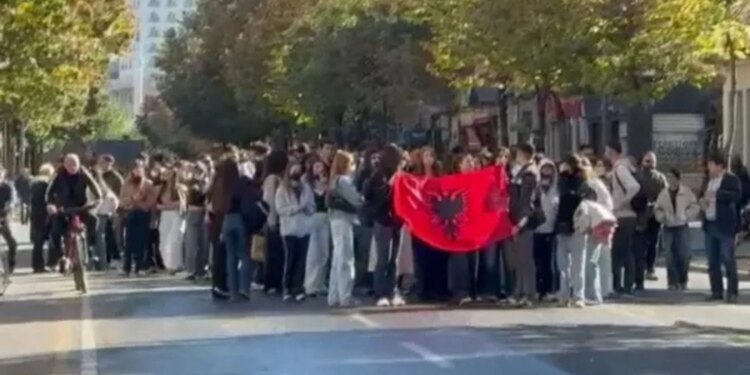 Sot protesta kombëtare e thirrur nga PD dhe studentët: Tubimi 12:00 para Ministrisë, 14:00 te Kryeministria