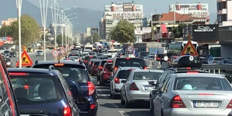 Taksa e makinave dyfishohet; nga janari 2027 automjetet e vjetra dhe me naftë paguajnë më shumë