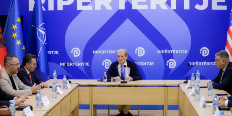 Të enjten votohet në Kuvend për hartën e re territoriale; Tedi Blushi thërret protestë kombëtare, Berisha dakord