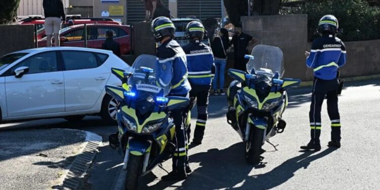 Të shtëna me armë zjarri në një shkollë në Francë, plagosen drejtori dhe mësuesi; arrestohet nxënësi 14-vjeçar