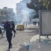 Tensione në Durrës, protestuesit dëmtojnë semaforë dhe pronë publike