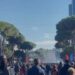 Tensione pranë Kryeministrisë: protestues hedhin molotovë, policia përdor gaz lotsjellës dhe autobotë me ujë