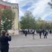 Tensionet në kryeqytet vazhdojnë; protestuesit hedhin gurë ndaj Ministrisë së Mjedisit dhe thyejnë xhamat e Teatrit të Kukullave