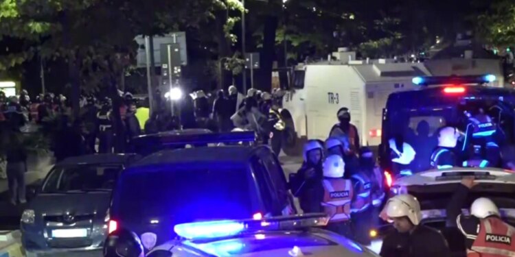Tensionet në protestën në Tiranë, OKB në Shqipëri apelon për dialog dhe uljen e tensioneve