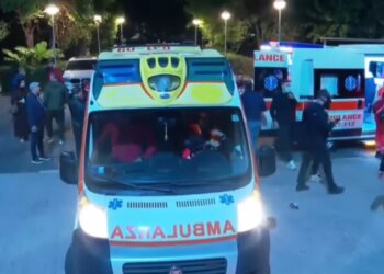 Tirana në kaos pas protestës së dhunshme, Ministria e Shëndetësisë: 28 të lënduar — 19policë,1gazetar,4protestues,4kalimtarë