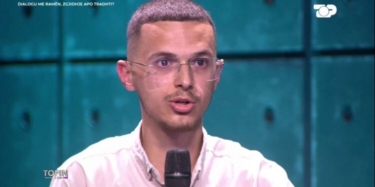 Topi është im/ Riu qan para Maznikut: Si keni fytyrë vini në studio? Po i bëni presion prindërve