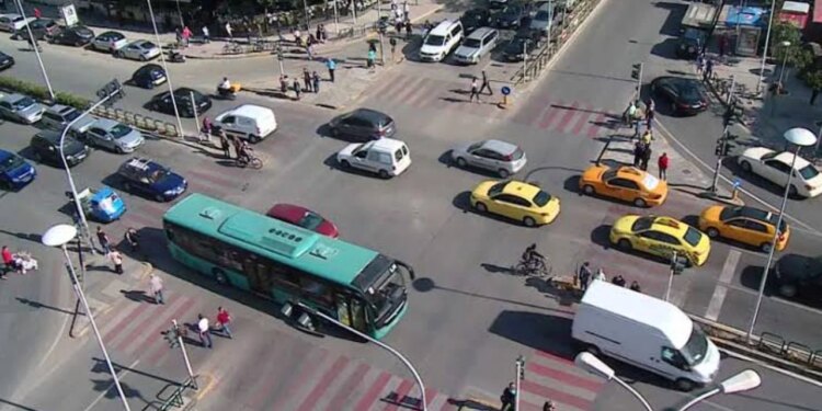 Trafiku në Tiranë: KLSH raporton se gjysma e kamerave dhe disa semaforë ishin jashtë funksionit