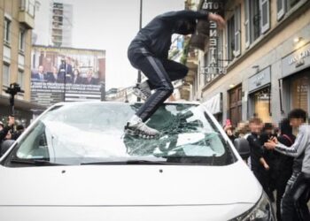 Trazirat në Milano gjatë fundjavës: çfarë dënimesh rrezikojnë 34 të miturit e arrestuar