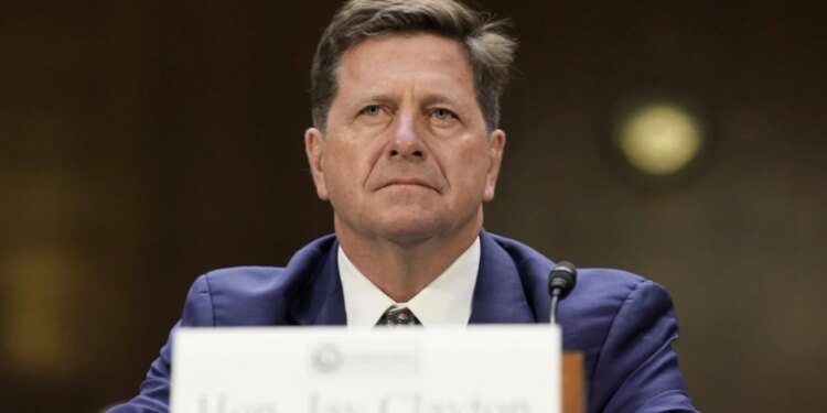 Trump emënon Jay Clayton drejtues i Inteligjencës Artificiale; do të udhëheqë task-forcën që brenda 120 ditësh paraqet rreziqet