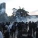 Tubimi në Tiranë: Gjykata la me detyrim paraqitjeje dy protestues, për të tretin urdhëroi lirimin