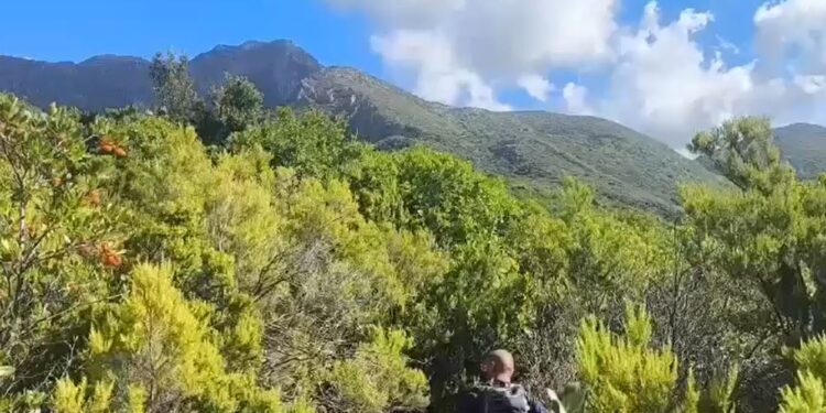 Turisti humbet gjatë eksplorimit të fshatit në Himarë; policia nis kërkimet