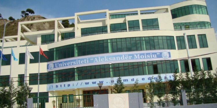 Universiteti i Durrësit hap vitin akademik me 1800 studentë të rinj, numri i regjistrimeve rritet