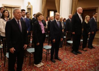 Urdhri Suprem i Shqiponjës: Begaj dekoron dy senatorë amerikanë, i pranishëm edhe ambasadori i SHBA-së