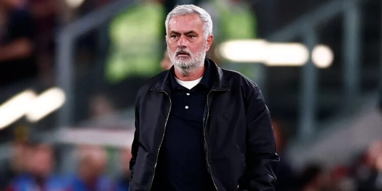 VAR-i ishte në gjumë — Triumfi përballë Barcelonës, Mourinho thumbon katalanasit: Reali luan për të fituar kampionate, jo për…
