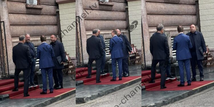 VIDEO/ Pas incidenteve në parlament të enjten, Ervin Hoxha pajtohet me kolegët demokratë
