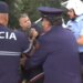 VIDEO/ Tensione gjatë protestës, kryebashkiaku i Memaliajt përplaset me policinë