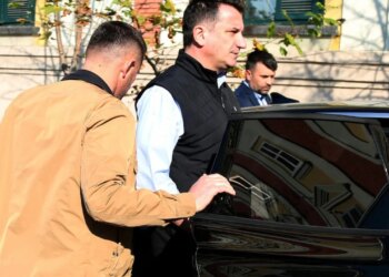 Veliaj e drejton Tiranën nga paraburgimi — The Telegraph: Po përdor inteligjencën artificiale për të folur me qytetarët