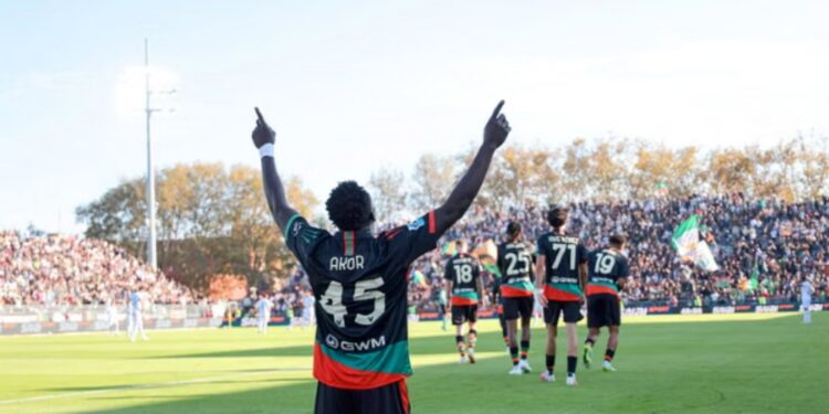 Venezia befason Napolin dhe siguron fitoren e parë në Serie A