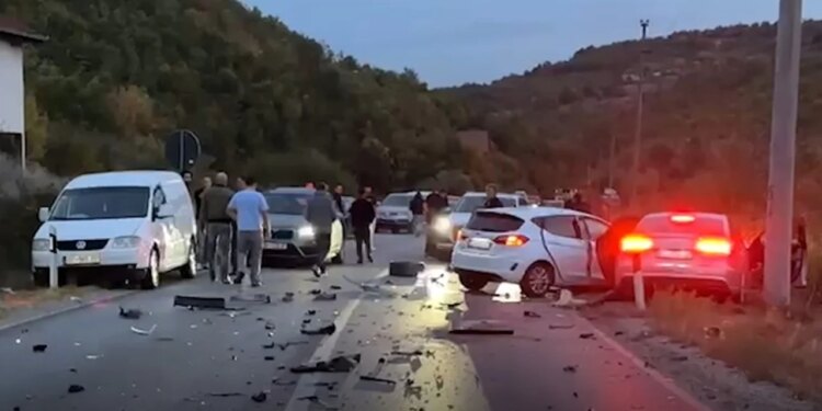 Video/ Aksident zinxhir në aksin Prishtinë-Gjilan, përfshihen disa automjete dhe raportohet për të plagosur