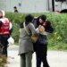 Video-Lajm/ Prekëse! Familjarët i çojnë për të ngrënë policit në krye të detyrës, fëmija i vogël e përqafon