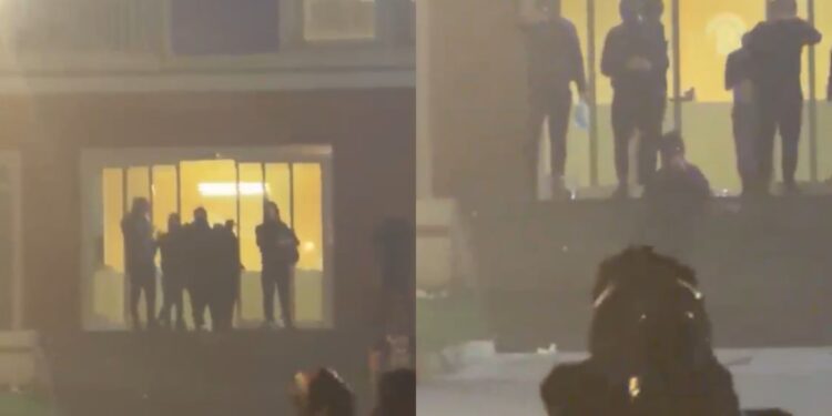 Video/ Përplasja në selinë e PD-së: policia hedh gaz lotsjellës në oborrin e godinës