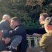 Video/ Tensione në Kosovë: protestuesit detyrojnë deputetin e Vetëvendosjes të kthehet me forcë në Kuvend