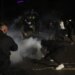 Vijon tensioni në rrugët e Tiranës; protestuesit shkojnë drejt Drejtorisë së Policisë, përballë bllokadës së uniformave blu