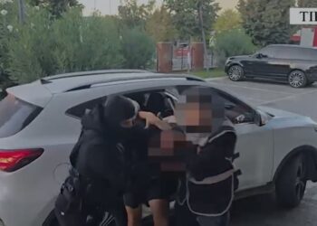 Vodhën 10 makina në Rinas dhe Tiranë, arrestohen 3 persona