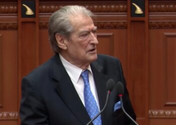 Votimi i hartës së re territoriale në Kuvend, Berisha shpërndan videon e pjesëmarrjes së Ballukut