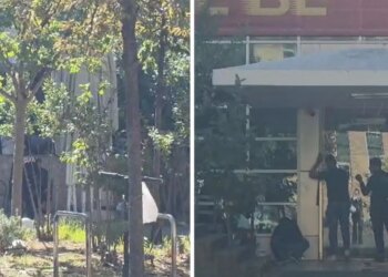 Xhama të rinj në selinë e PS pas gurëve të protestuesve, shtohet policia në godinën e socialistëve