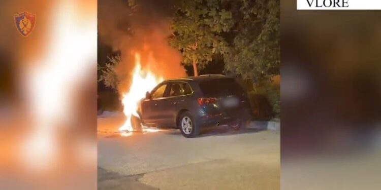 Zbardhet djegia e makinës në Vlorë; porositësi dhe autori i dyshuar në pranga