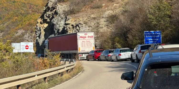 Zgjedhjet në Serbi pengojnë qarkullimin në disa pika kufitare, deri në 3 orë pritje për daljen nga Kosova