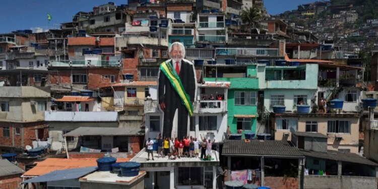 Zgjedhjet për presidencën në Brazil: sondazhet e para anojnë te barazimi mes presidentit Lula dhe djalit të Bolsonaros